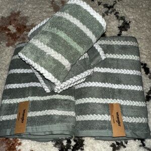 NEW Wrangler Sage and White Striped Towel Set 4 Bath & 2 Hand